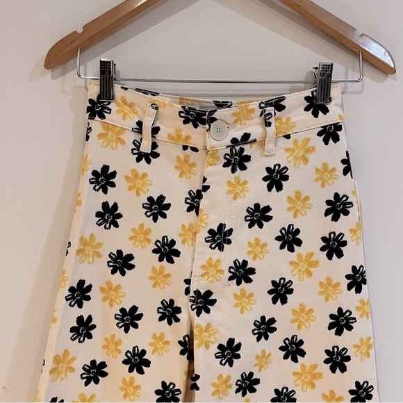beige zara pants with black and yellow flower patterns. wide, high-waisted pants - Picture 2 of 7